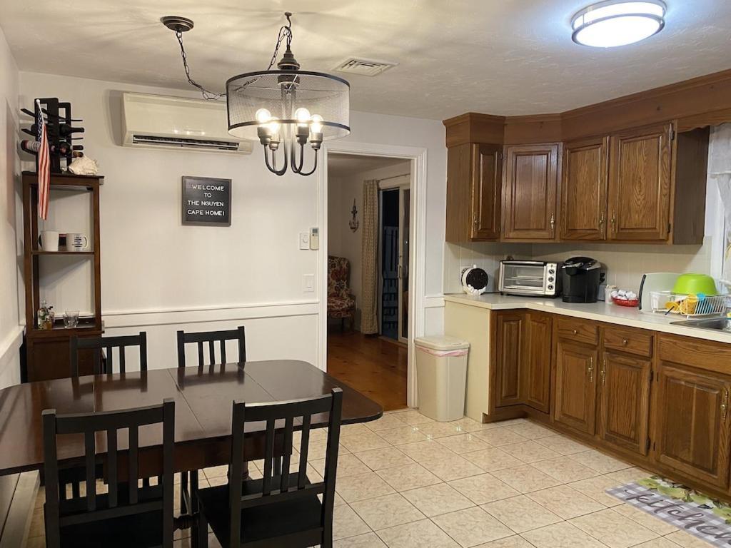 A Cozy Cape House Steps To Restaurants & Beaches ~1.4 Miles Down Scenic Roads Yarmouth Port Exteriör bild